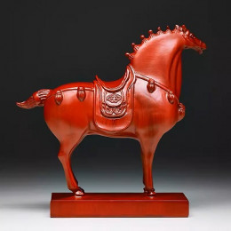 Фигурка красного коня для юга
