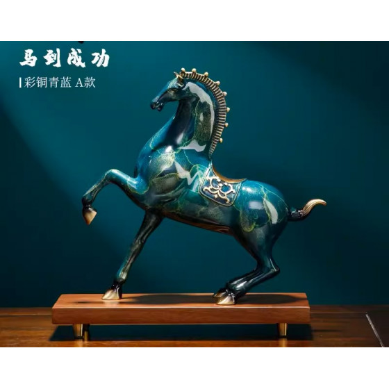 Синий конь на подставке (медь)